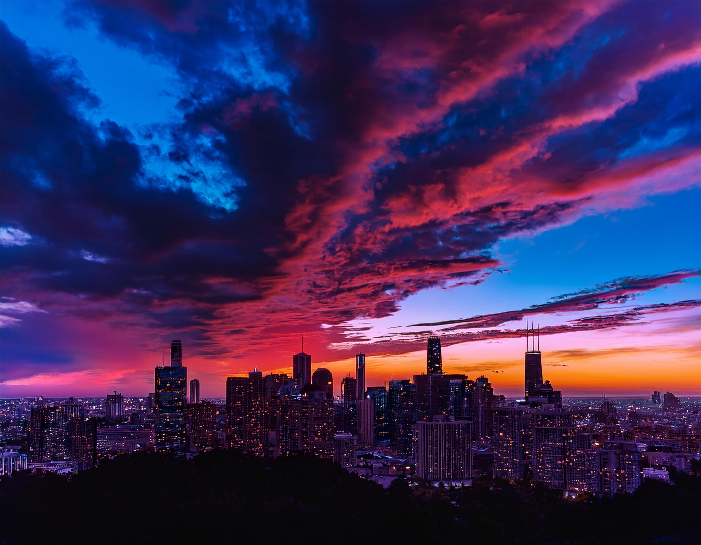 Frankfurt am Main Skyline mit klassischem Bürogebäude im Vordergrund